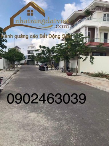 Cần bán lô đất hướng Đông Nam, cạnh bệnh viện đường trải nhựa, xây dựng ở ngay