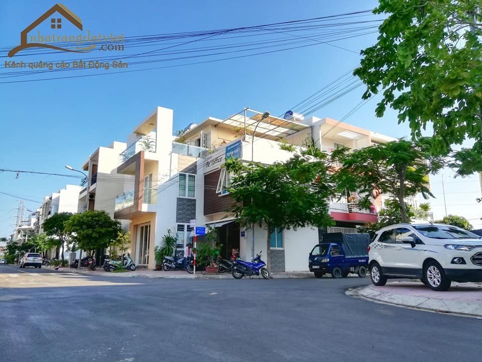 Nhà góc hai mặt tiền đường rộng 12m KHU ĐÔ THỊ LÊ HỒNG PHONG II thích hợp ở, kinh doanh. 