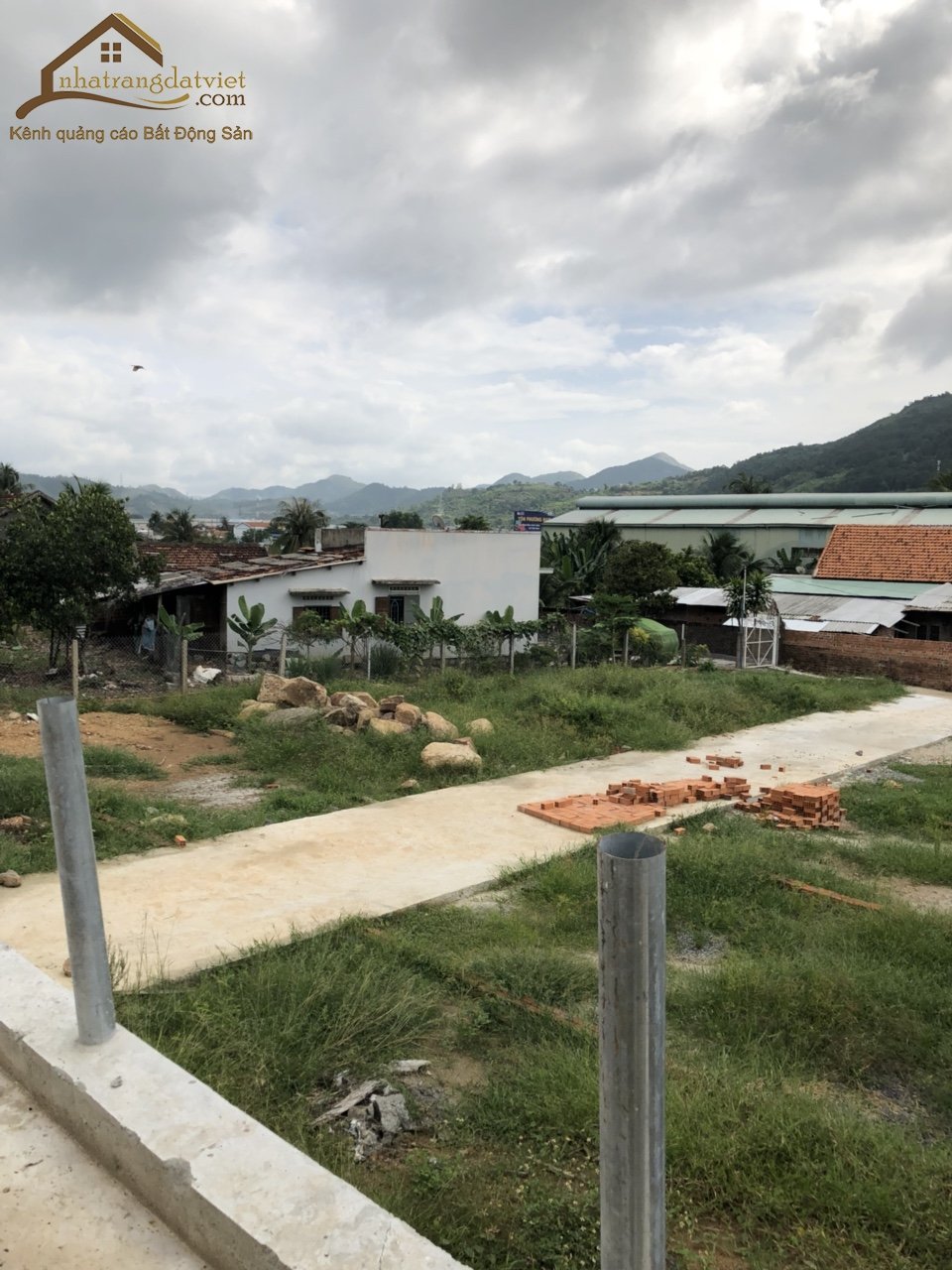 Bán lô đất thổ cư sổ hồng 2 mặt tiền hẻm 4m  xã vĩnh phương nha trang cách đường quốc lộ 50m