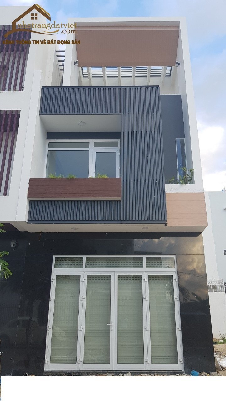 Không sử dụng bán nhà mới, hiện đại kèm nội thất đường b4 kđt vcn phước long 1 nha trang