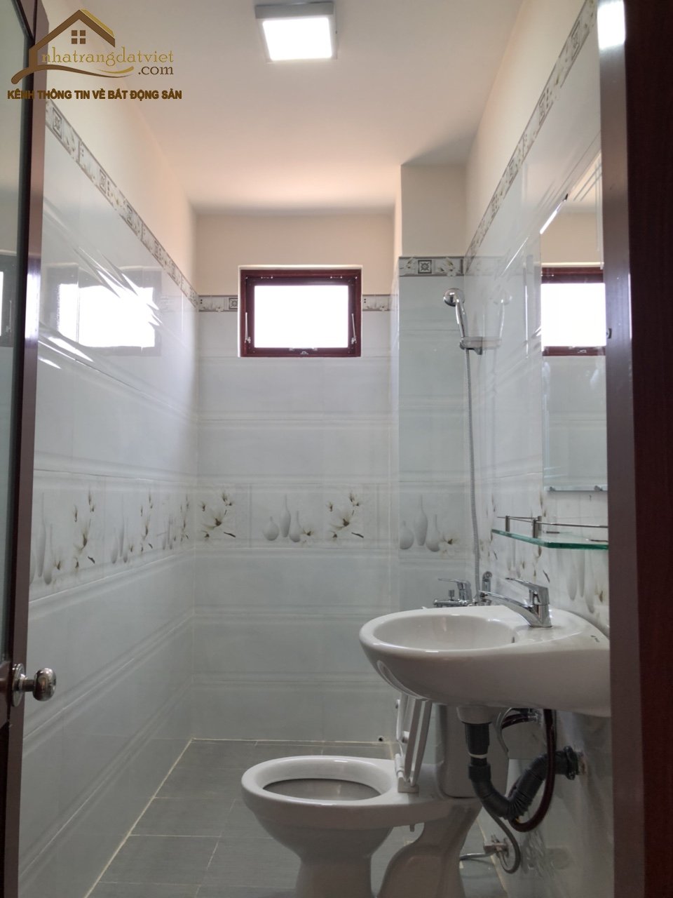 Bán nhà mới 3 tầng hẻm 23/10 gần đường quy hoạch nối đường võ nguyên giáp nha trang