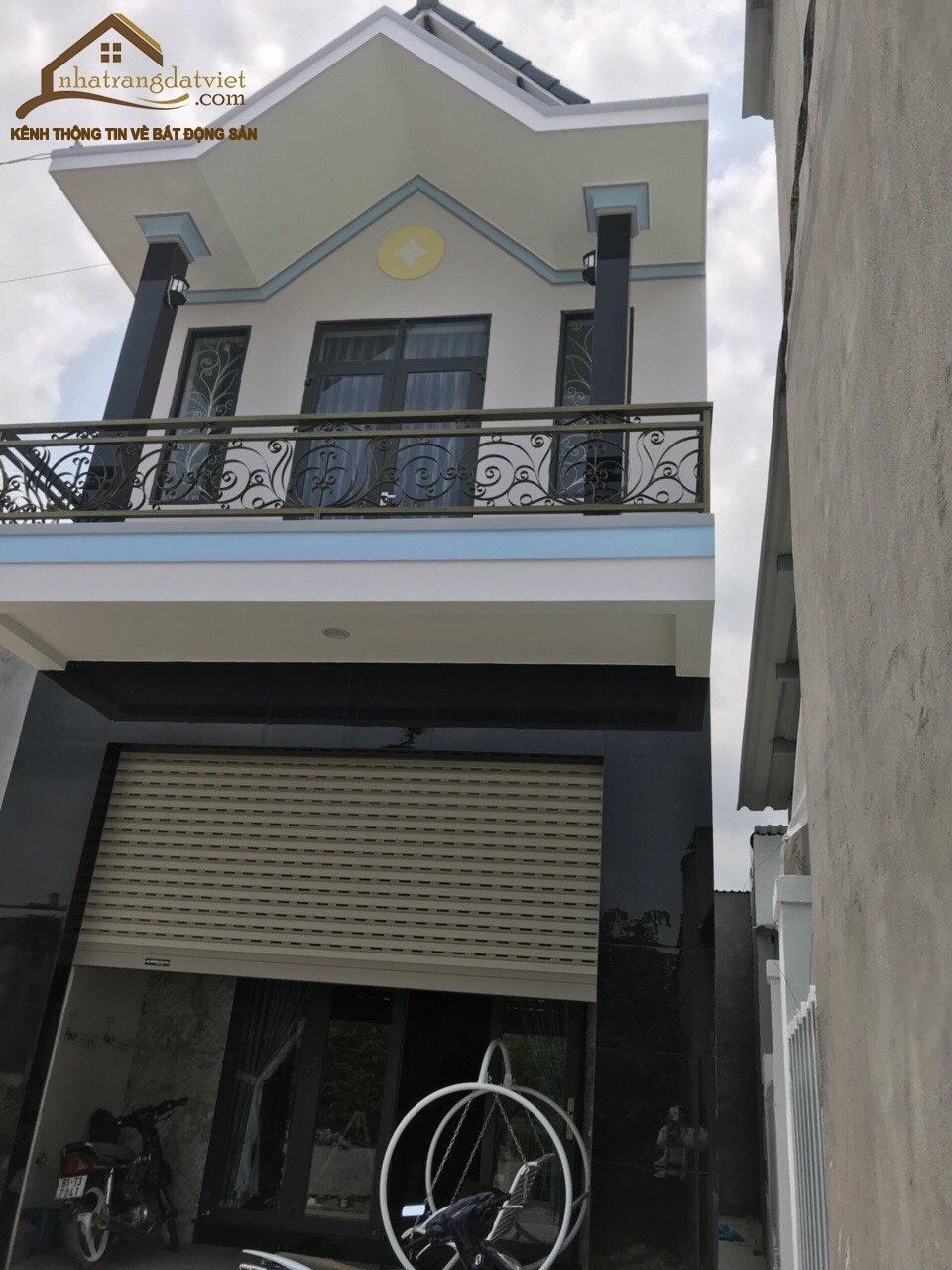 Bán nhà 2 tầng mới đẹp, đầy đủ nội thất, đối diện nhà hàng hoàng lan đường 23/10 nha trang