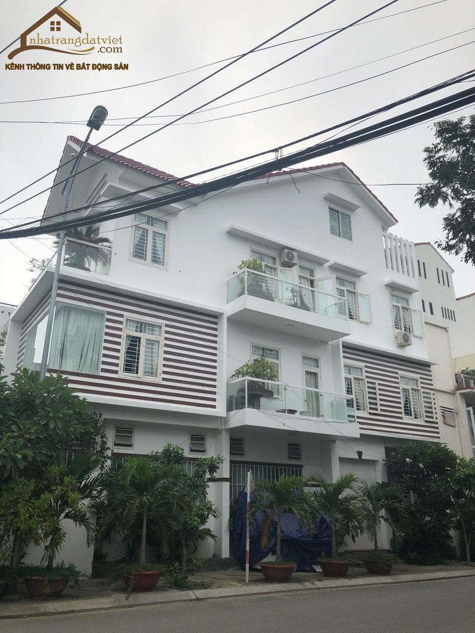 Bán căn nhà đẹp 2 mặt tiền đường nguyễn viết xuân phước long nha trang