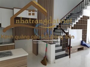 Bán nhà mới kèm nội thất sang trọng, gần ngã tư đường lớn thông ra sân bay cũ nha trang