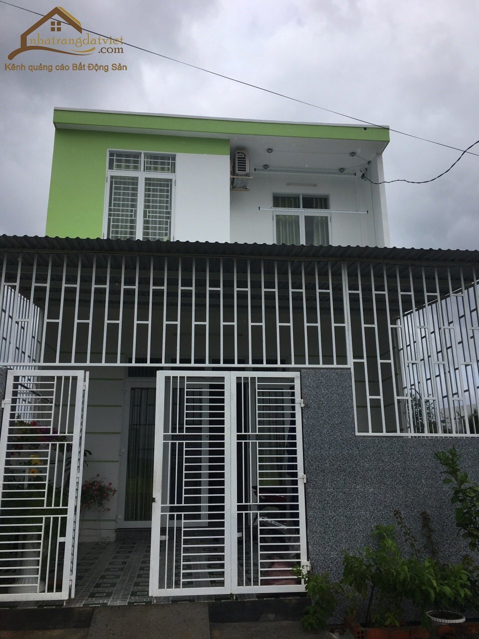 Bán nhà 2 tầng hẻm rộng  8m đường vĩnh thái nha trang gần kđt mỹ gia