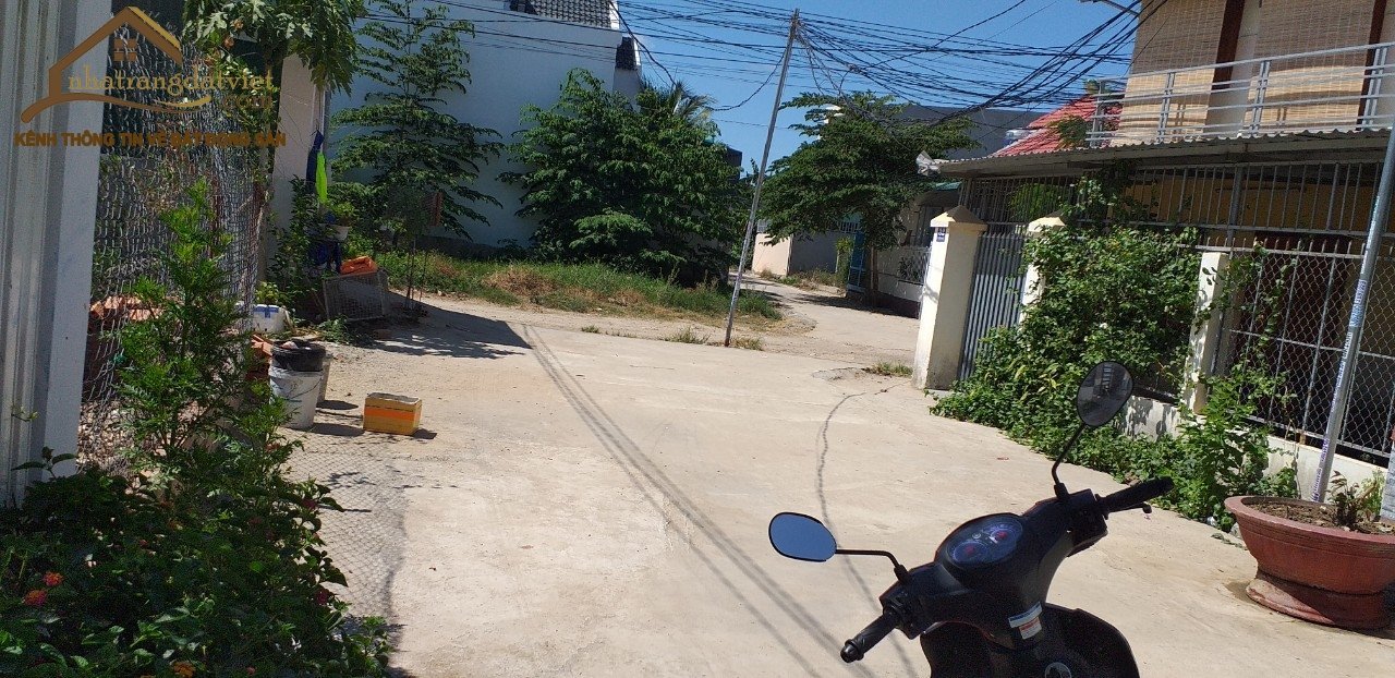 Bán nhà sân vườn Phú Bình, Vĩnh Thạnh full nội thất giá 1 tỷ 490 tr