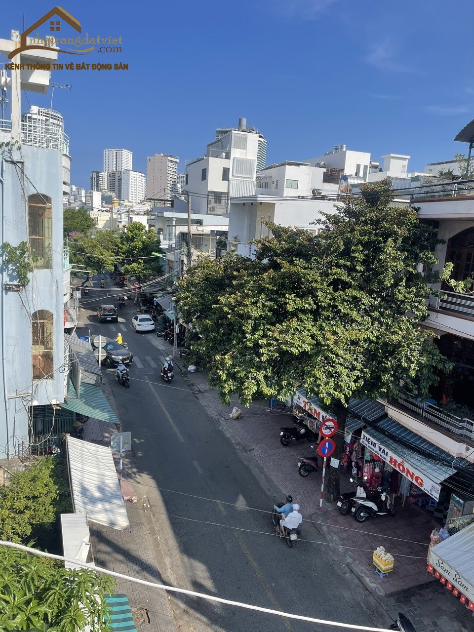 BÁN NHÀ MẶT TIỀN ĐƯỜNG HUỲNH THÚC KHÁNG.