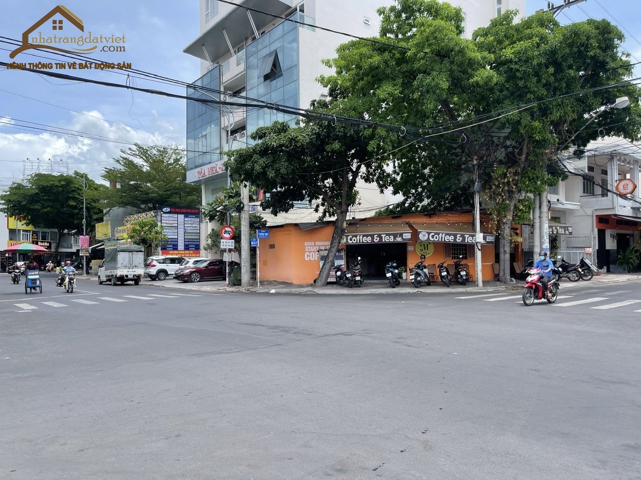 BÁN ĐẤT NGAY GÓC ÔM HAI MẶT ĐƯỜNG BỀ NGANG RỘNG 15.60M