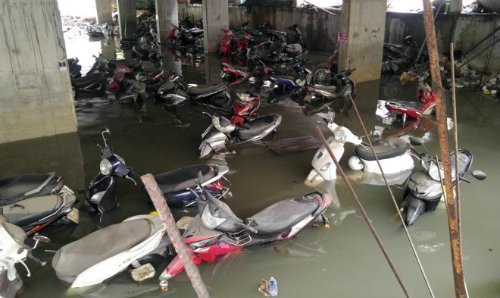 BĐS Sài Gòn mất điểm vì mùi hôi thối, nước ngập bao vây