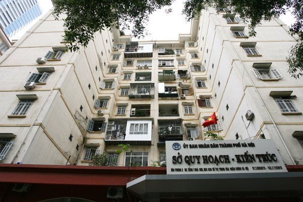 "Chuồng cọp" bủa v&acirc;y chung cư hiện đại tr&ecirc;n đất v&agrave;ng H&agrave; Nội