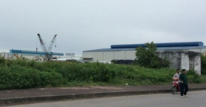 Hoang h&oacute;a "đất v&agrave;ng" khu c&ocirc;ng nghiệp