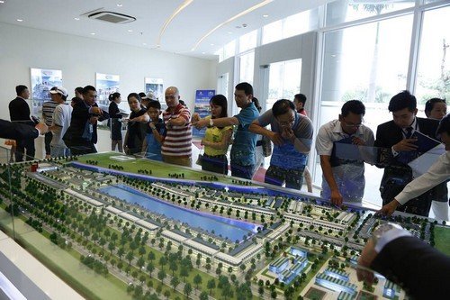 BĐS cuối năm: Căng thẳng cuộc chiến "săn đầu người"