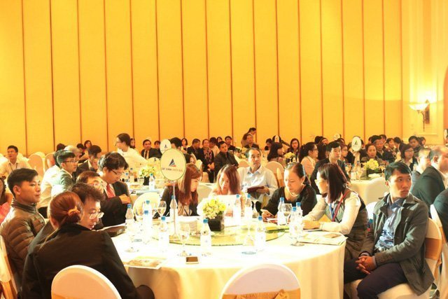 Giao dịch sôi động tại lễ mở bán căn hộ hướng biển Green Bay Premium