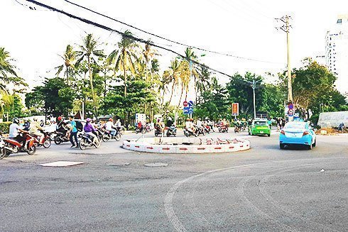 Vòng xuyến đặt tại nút giao đường Trần Phú và khu 86 Trần Phú chỉ là tạm thời...