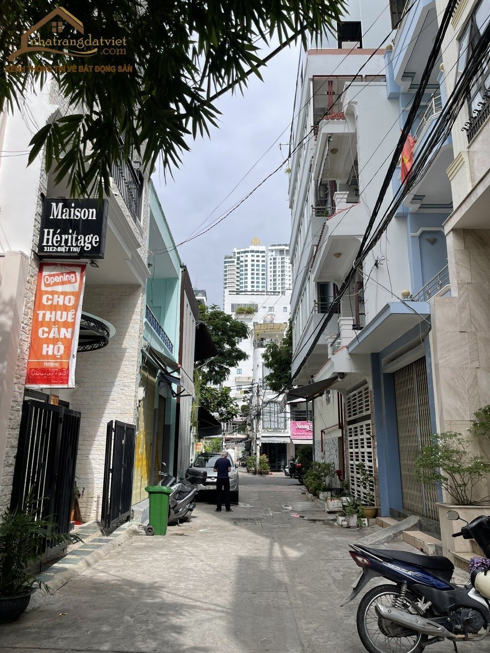 Cho thuê nguyên căn nhà nằm trong ngõ đường BIỆT THỰ gần biển.