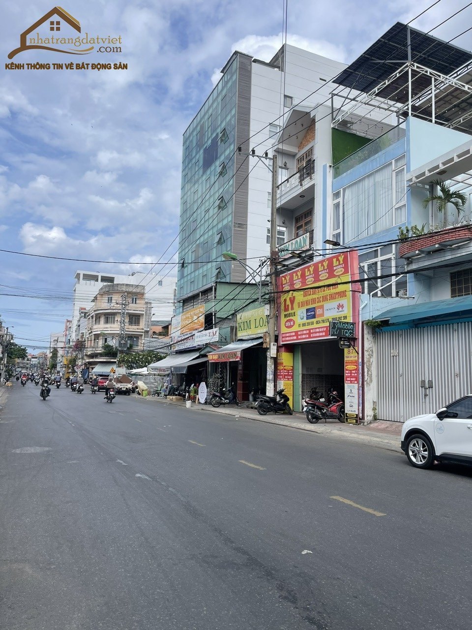 BÁN ĐẤT CÓ NHÀ CẤP 4 TRUNG TÂM THÀNH PHỐ.