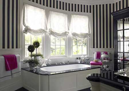 phòng bếp kết hợp tông hồng với đen trắng